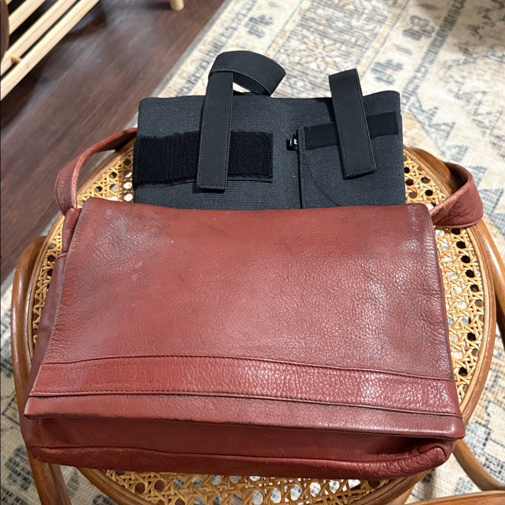 Concealed carry Coronado Leather bag and shoulder holster. Size M